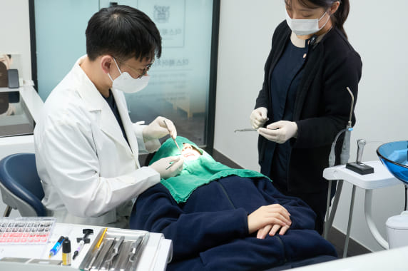 더스퀘어치과 | 정기검진 회귀현상 유무 확인